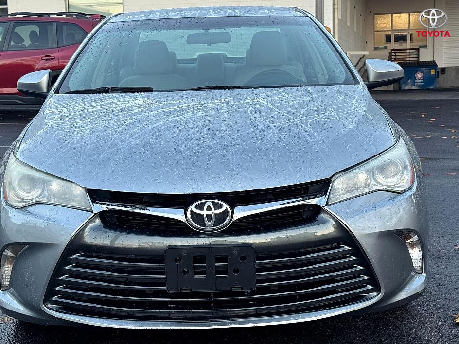 2016 Toyota Camry LE photo 2