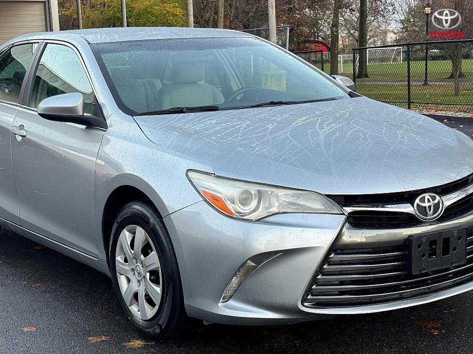 2016 Toyota Camry LE photo 4