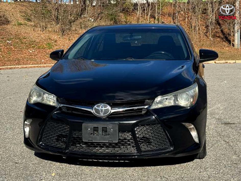 2017 Toyota Camry SE photo 3