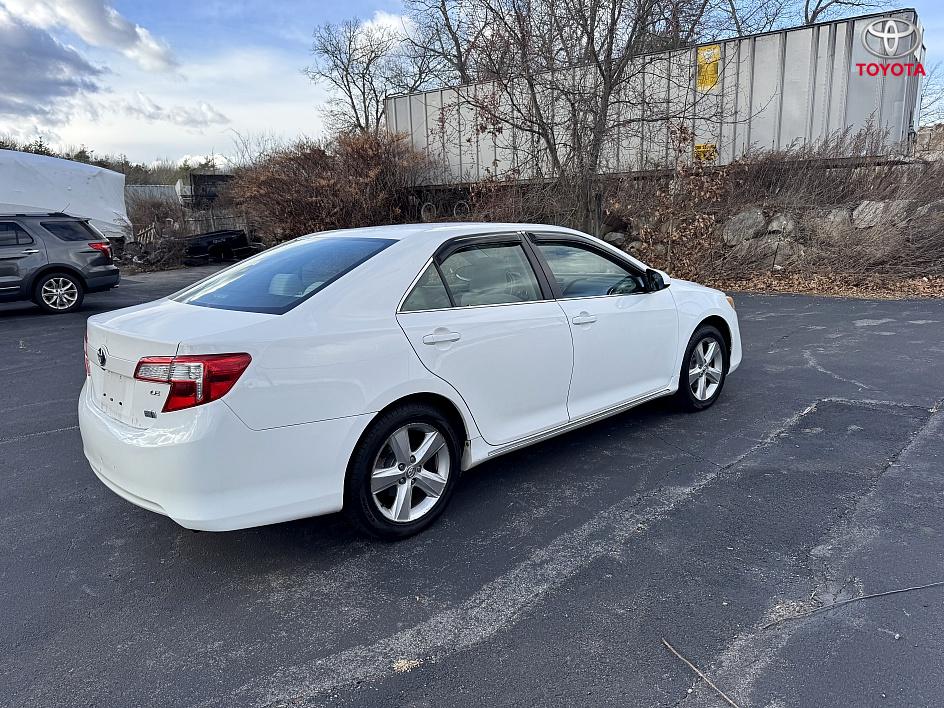 2013 Toyota Camry Hybrid LE photo 3