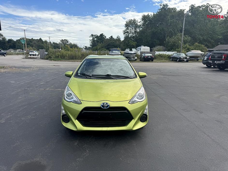 2015 Toyota Prius C photo 2