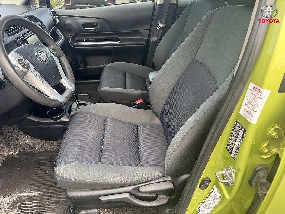 2015 Toyota Prius C photo 6