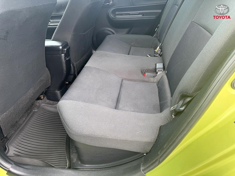 2015 Toyota Prius C photo 5