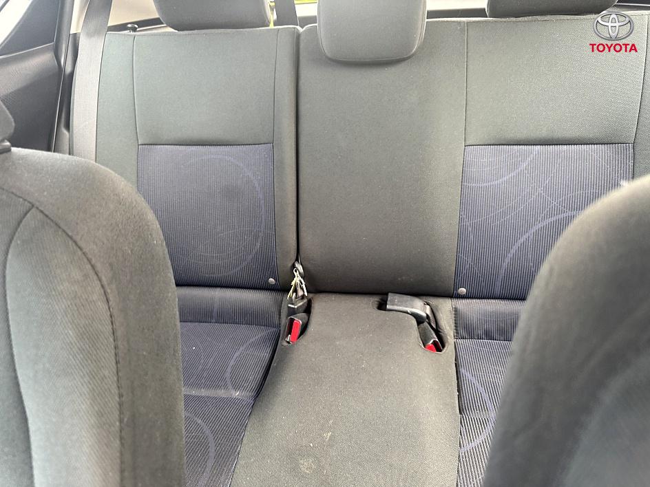 2015 Toyota Prius C photo 8