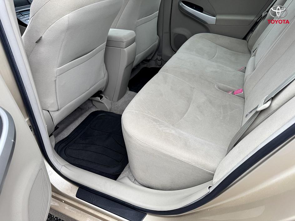 2010 Toyota Prius Three photo 6