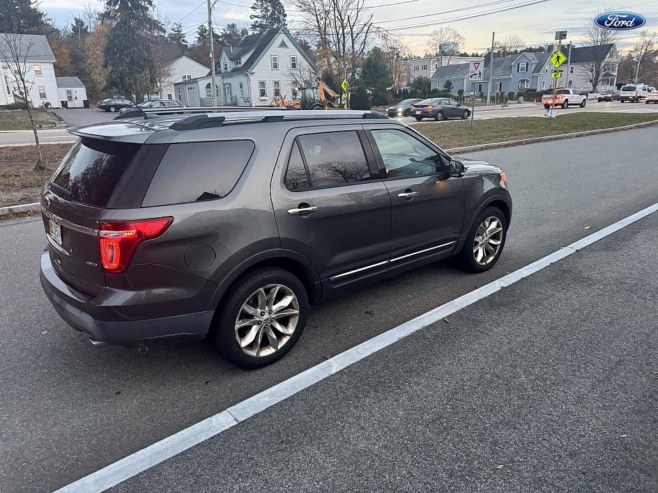 2015 Ford Explorer XLT photo 2