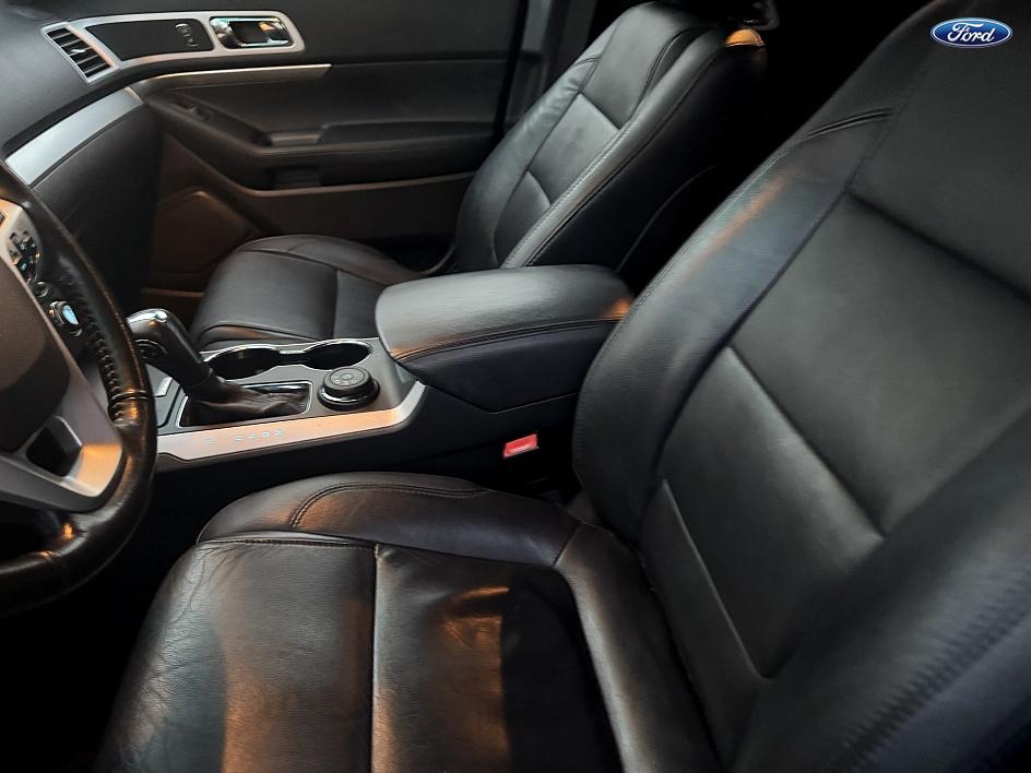 2015 Ford Explorer XLT photo 4
