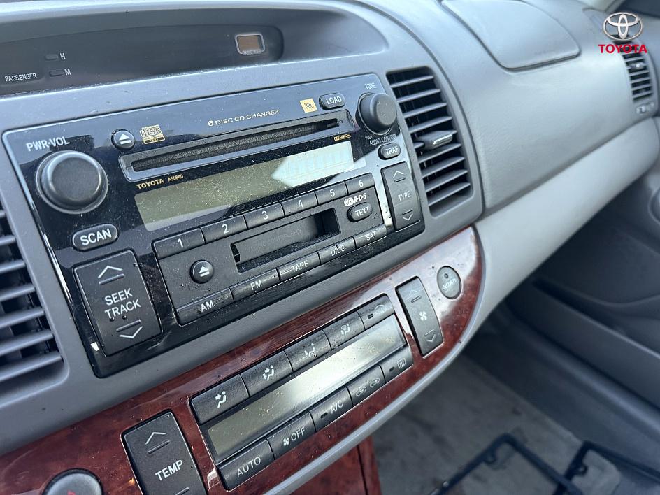 2005 Toyota Camry XLE photo 2