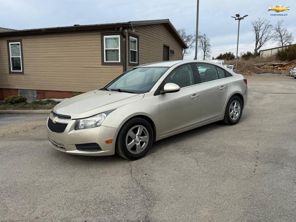 Champagne Silver Metallic 2014 Chevrolet Cruze Sedan Front-Wheel Drive Automatic