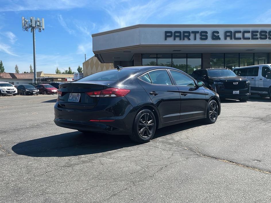 2017 Hyundai Elantra SE 8