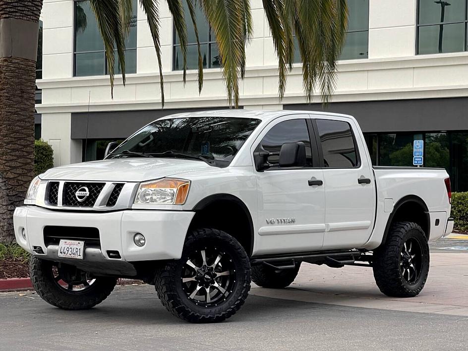 White 2014 Nissan Titan Pickup Truck Four-Wheel Drive Automatic