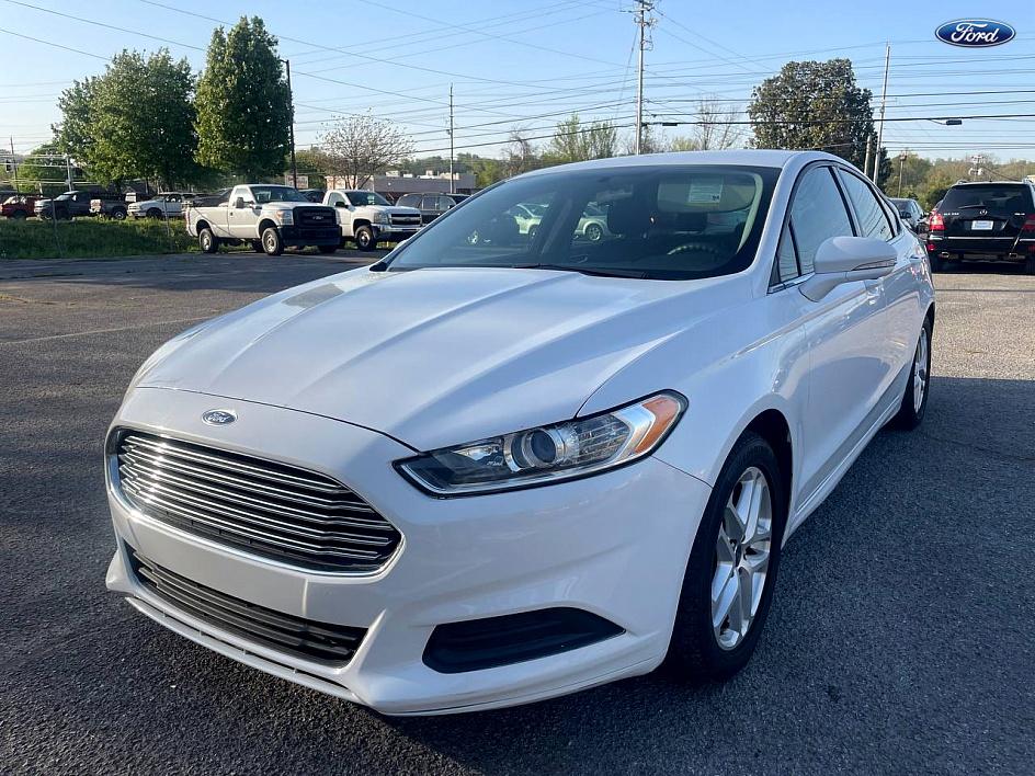 White 2016 Ford Fusion Sedan Front-Wheel Drive Automatic