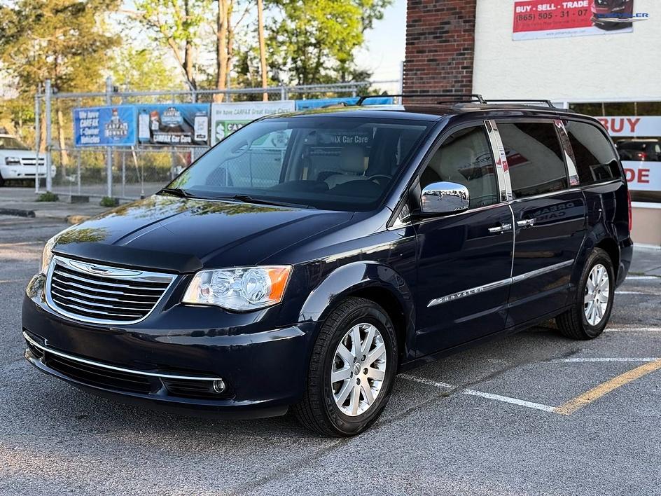 2012 Chrysler Town & Country Touring-L FWD