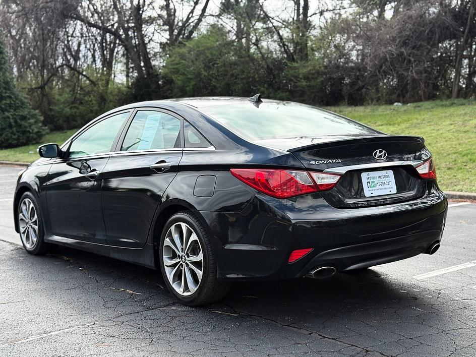 View vehicle photo 7