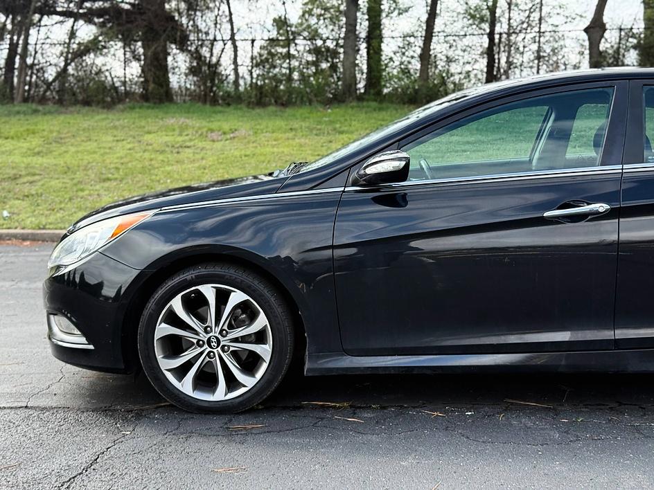 View vehicle photo 4