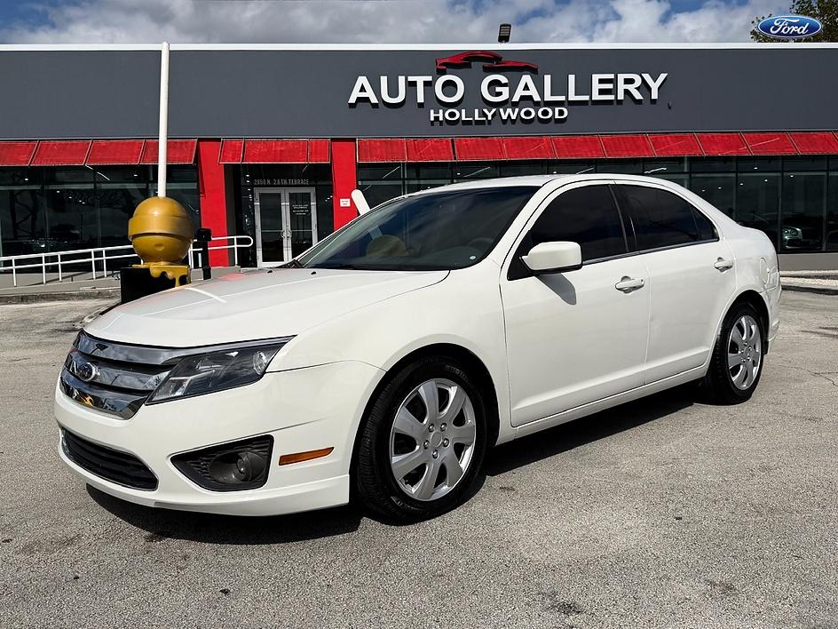 White 2010 Ford Fusion SE Sedan Front-Wheel Drive Automatic