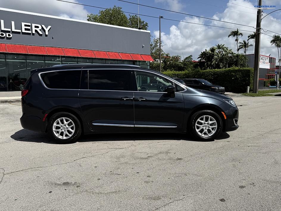 View vehicle photo 7