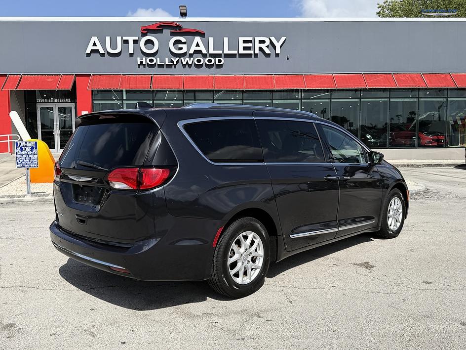 View vehicle photo 4