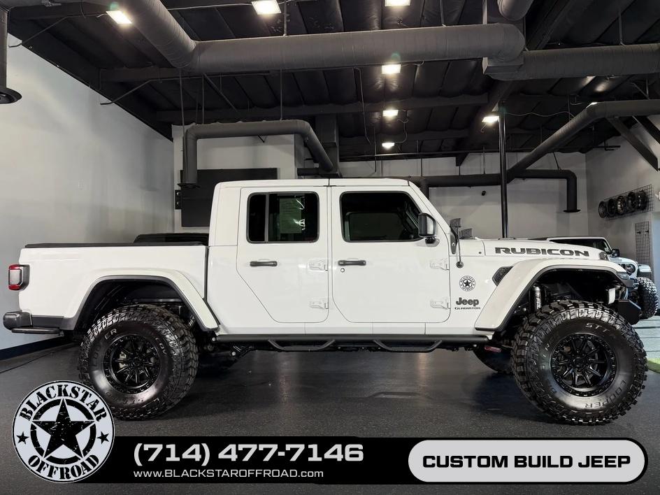 Bright White Clearcoat 2021 Jeep Gladiator Pickup Truck Four-Wheel Drive Automatic