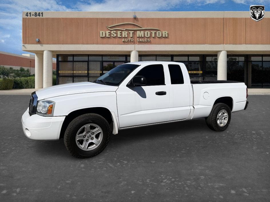 White 2006 Dodge Dakota SLT Club Cab RWD Pickup Truck Rear-Wheel Drive Automatic